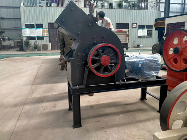 黑卵石錘式破碎機價格多少錢，哪個廠家質(zhì)量好？